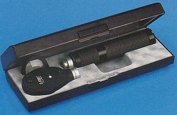 Офтальмоскоп RI-SCOPE фирмы RIESTER (Германия) с перезаряжаемой рукояткой, галогеновой лампой, фокус-контролем щели фото Офтальмоскоп RI-SCOPE фирмы RIESTER (Германия) с перезаряжаемой рукояткой, галогеновой лампой, фокус-контролем щели